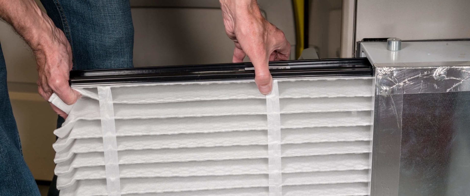 Combining 20x20x5 HVAC Furnace Home Air Filters With UV Light Installation for Optimal Air Purity